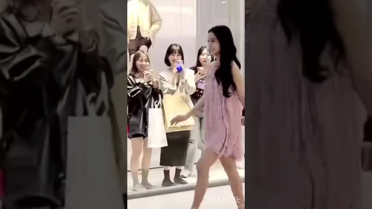 Jisoo at fansign event😍✨ 