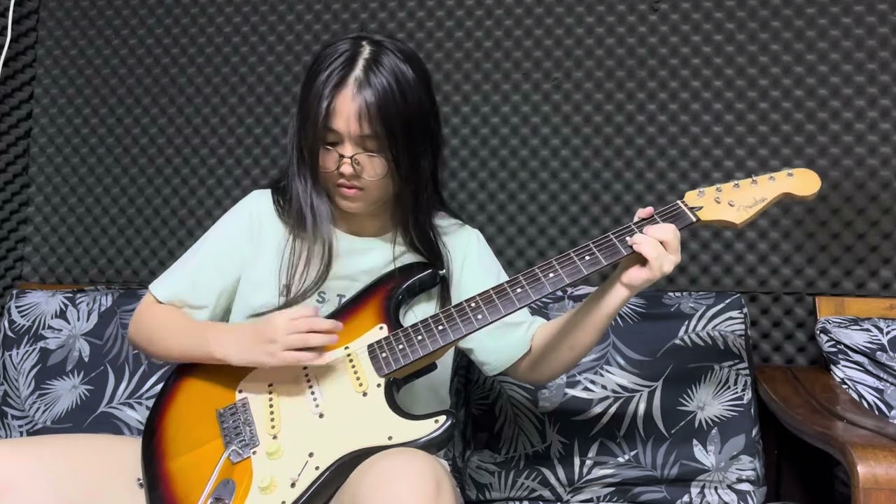 Deep Purple - highway star guitar solo (cover by Sweetie - Myanmar)
