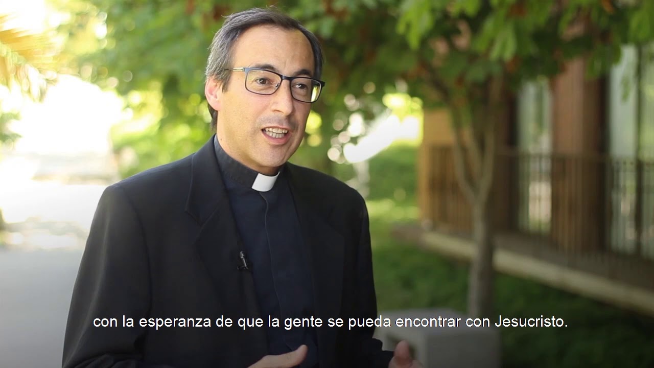 Servir como sacerdote dando a conocer a Jesucristo a todas las personas. 