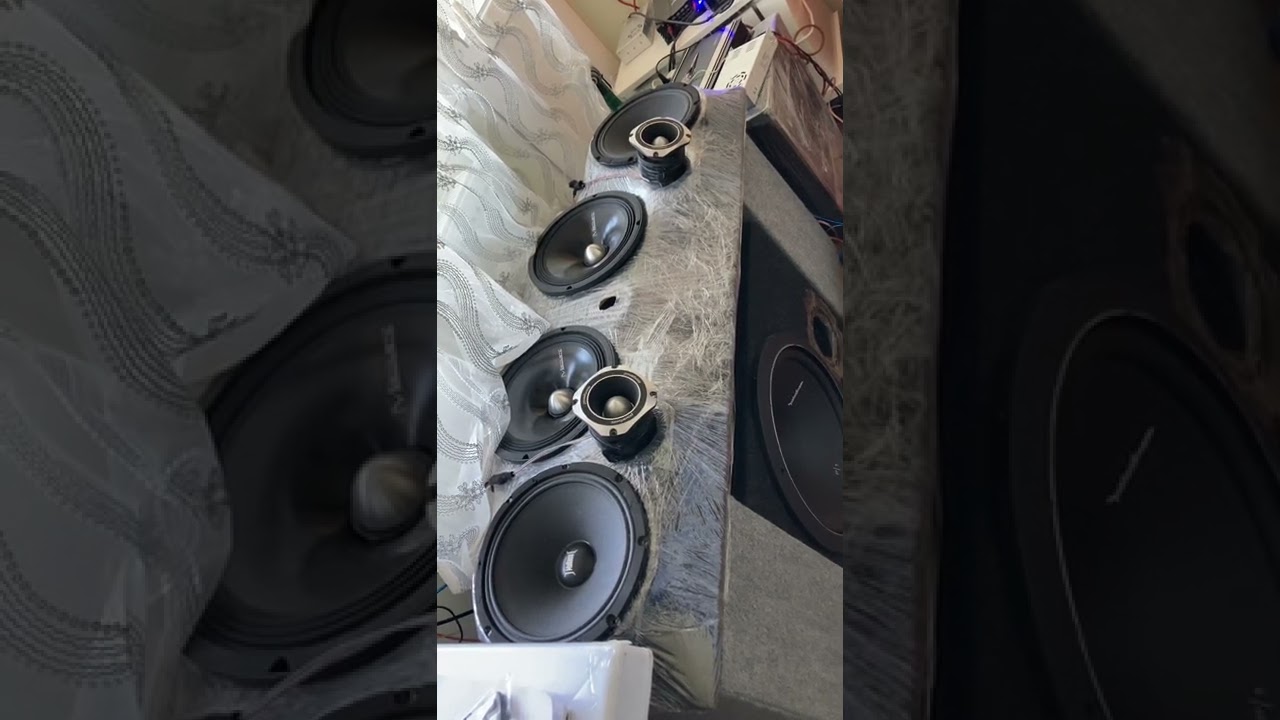 Linet odaya giriş yaptı Macoustic Mobass Powerbass 4 yol aktif ses sistemi