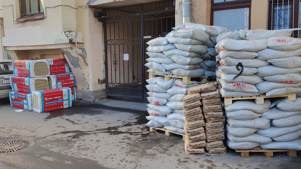 Протечки в квартире и в подвале. Стяжка по профлисту готовые и в процессе. Апрель 2025