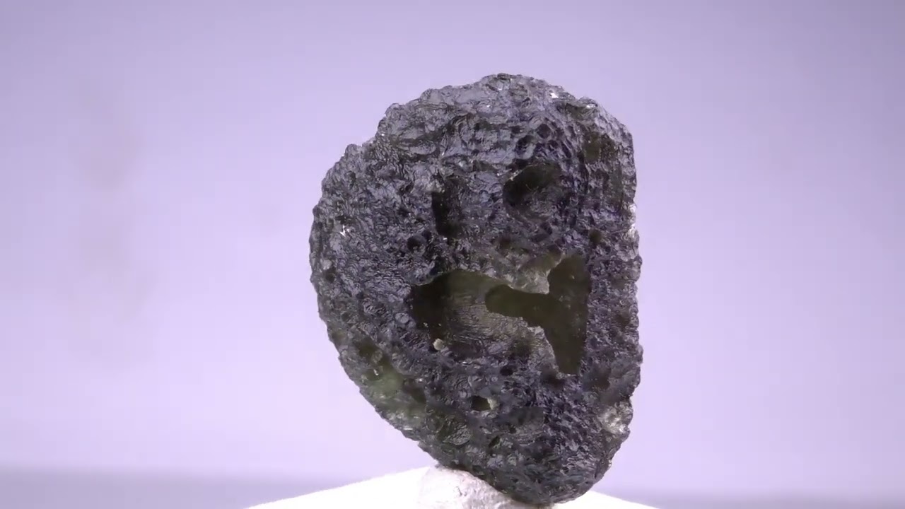 Moldavite fine collector specimen 9.6 gram with box and certificate a6779
