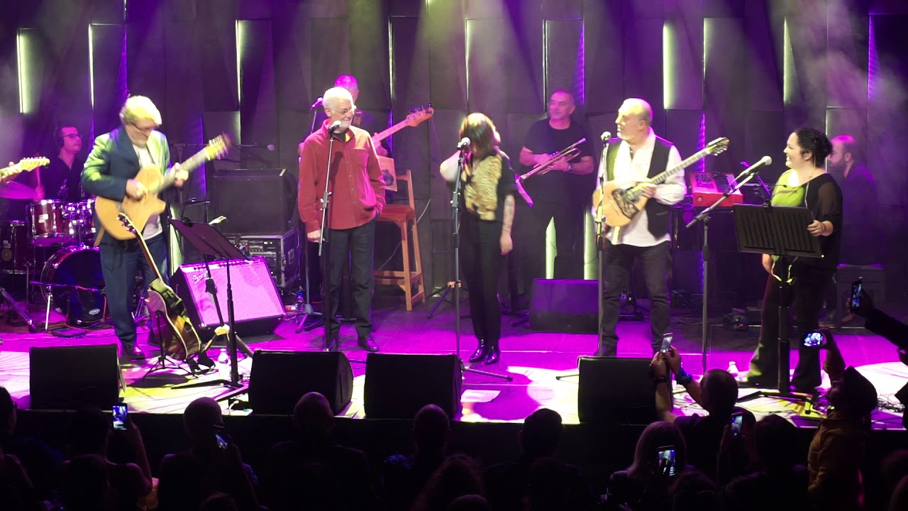 Grup Gündoğarken ve Dilhan Şeşen Sahne Performansı