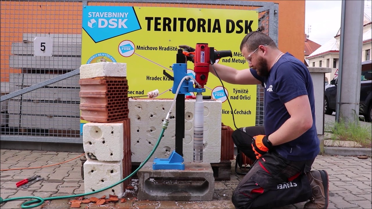 Mokré vrtání jádrovým vrtákem a vrtačkou DED7621, Dedra