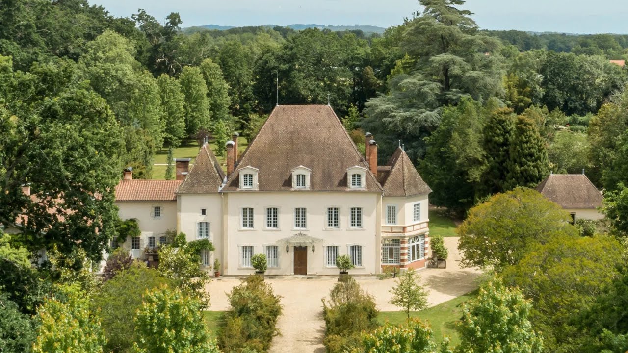 SAINT LAURENT DE GOSSE, CHATEAU XVIII° ET DEPENDANCES SUR 15 HECTARES