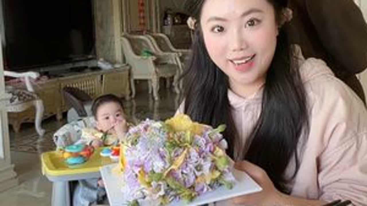 新手爸妈合力带娃（8月龄宝宝今天的辅食-猪肉加肝粉）小小兮终于冒牙啦！#日常vlog #92小兮