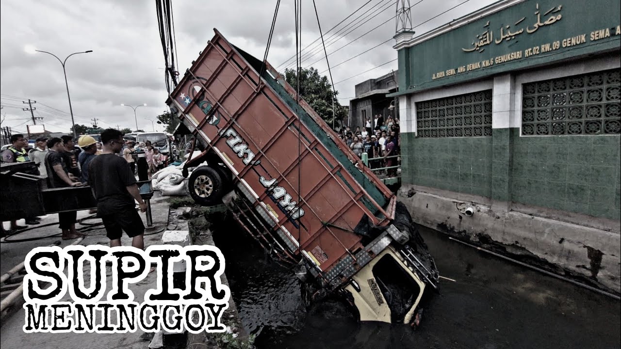 TRAGEDI TRUK MASUK SELOKAN!