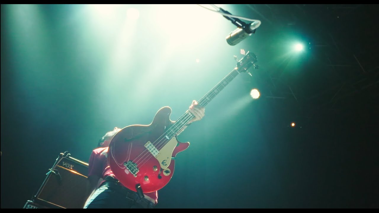 Teaser / RMaxX - I Don't Want You To Go (Live)