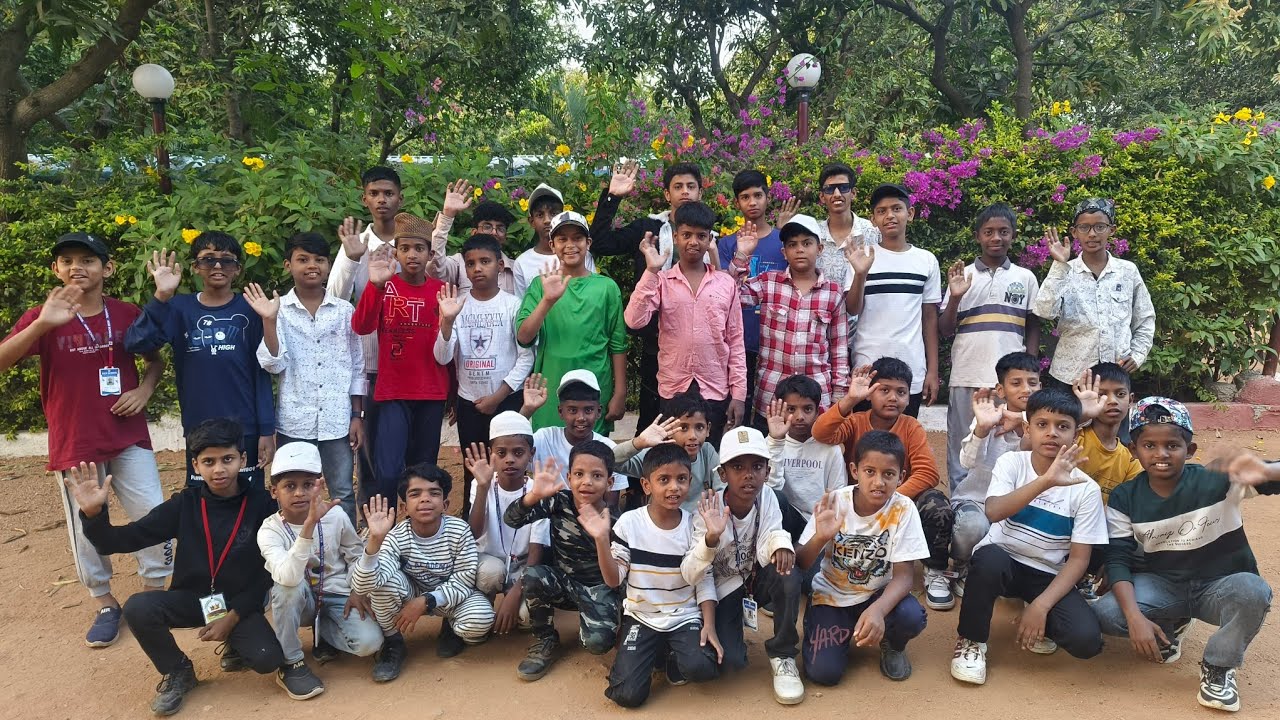 School Picnic | Students Are Enjoying Picnic At Resort🙋🧕🚌⚽🏏🎾