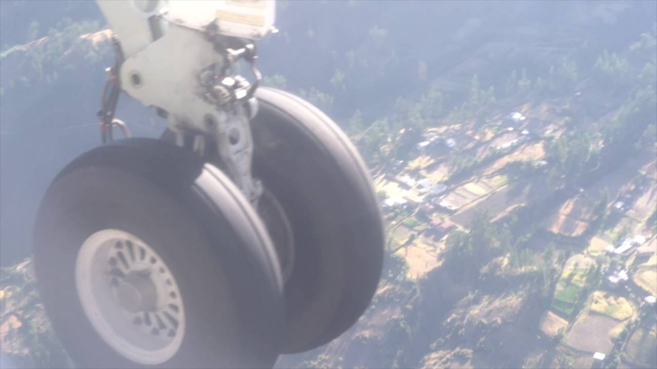 LC PERU Bombardier Dash 8 Lima-Huaraz Andes Flight