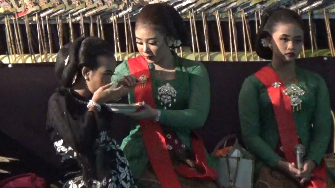 Bikin Terharu❗Begini Sayangnya NIKEN SALINDRY Terhadap Dek SAVIA Pentas Di Mojogedang Karanganyar