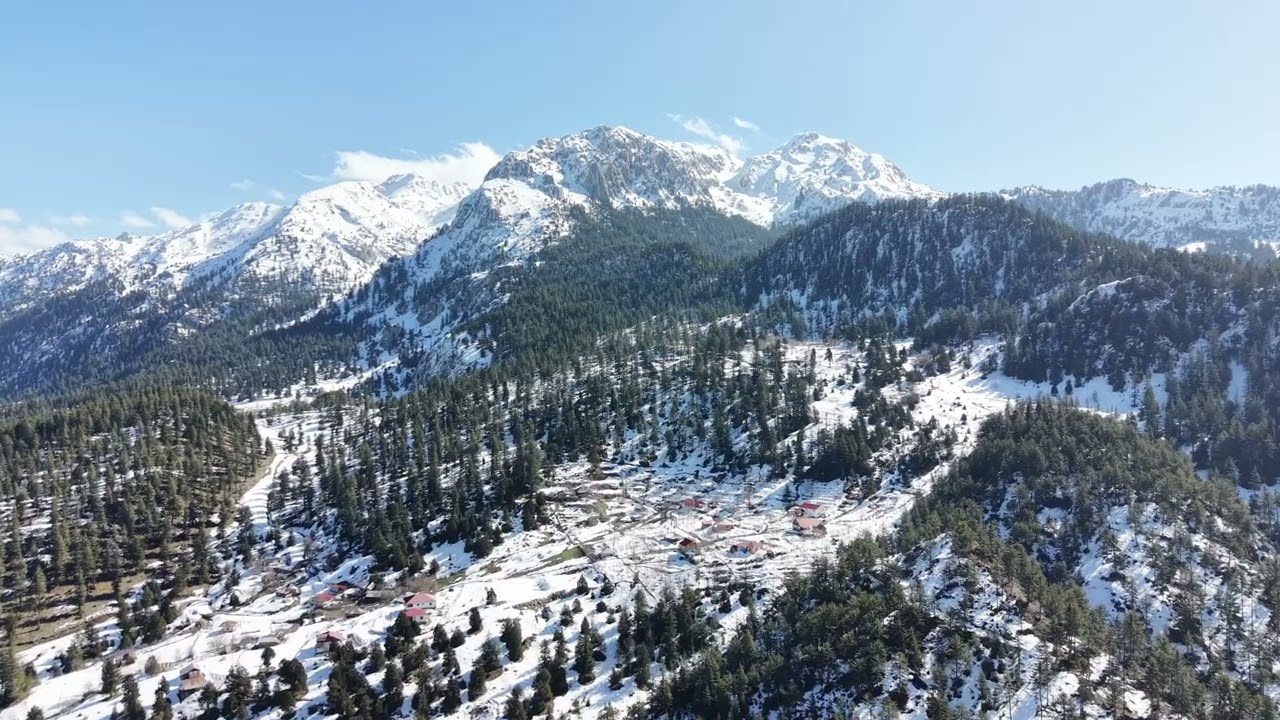 Berrak Akarsu ve Karlı Zirveler | Yayla Evleri Üzerinden Sinematik Yolculuk 🌊🏔️