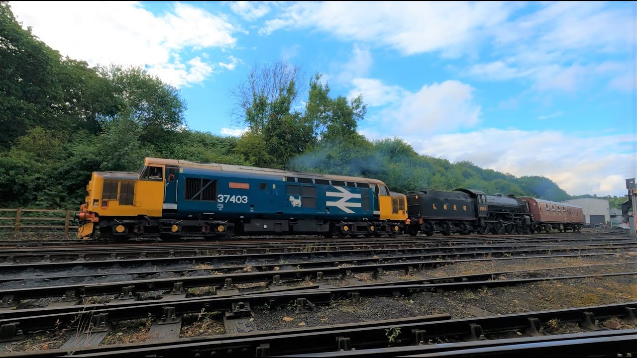 B1 No 1264 leaves the North Yorkshire Moors Railway for Nottingham Heritage Railway at Ruddington