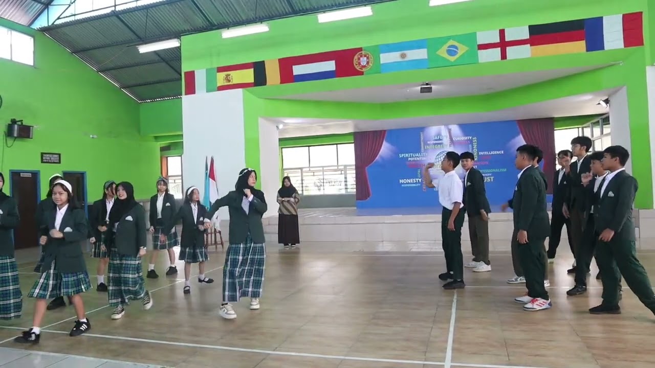 Penampilan Siswa-siswi SMP Paramount #1