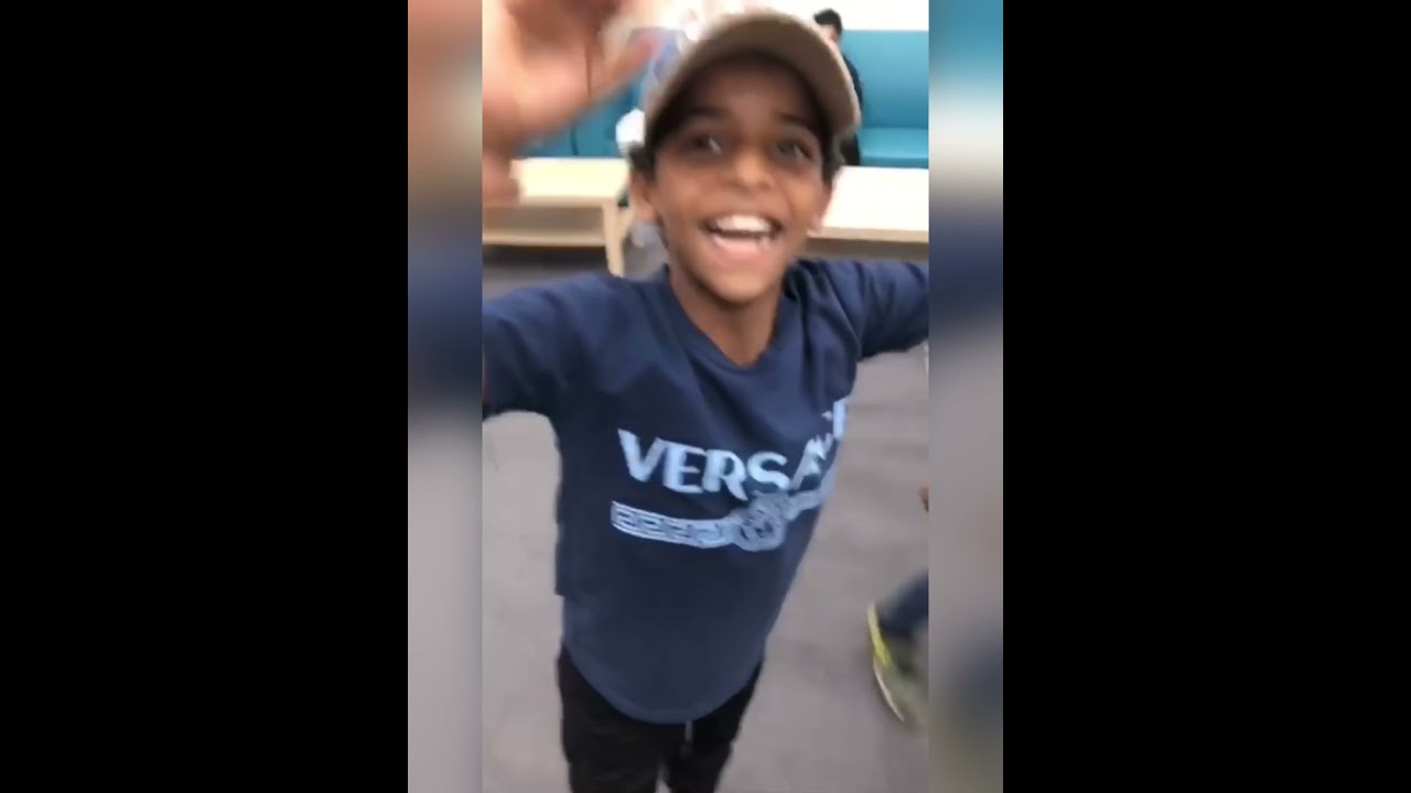 اول يوم عيدالفطر  في دار الايتام شعور رهيييب