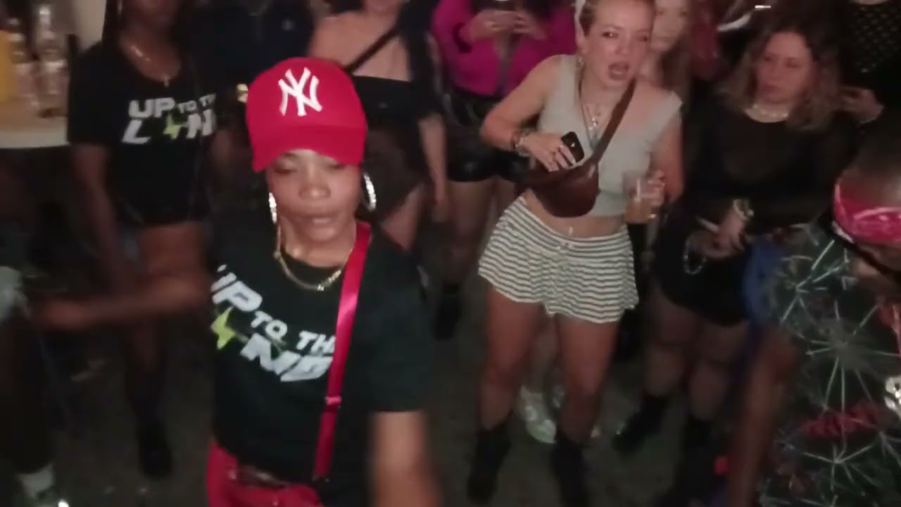 WEDDY WEDDY WENZDAY  021826 ar
