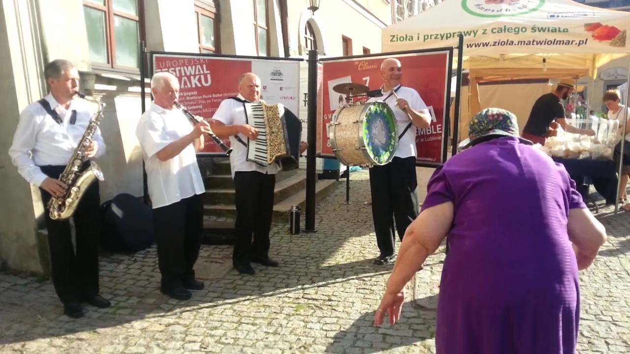 90-letnia babcia daje czadu