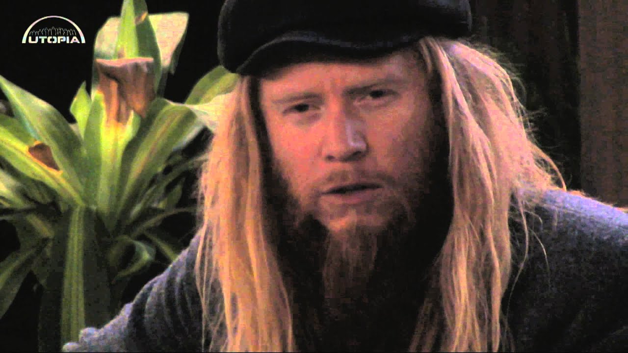 UTOPIA (NL) 2015 - Stu Larsen - The Mile