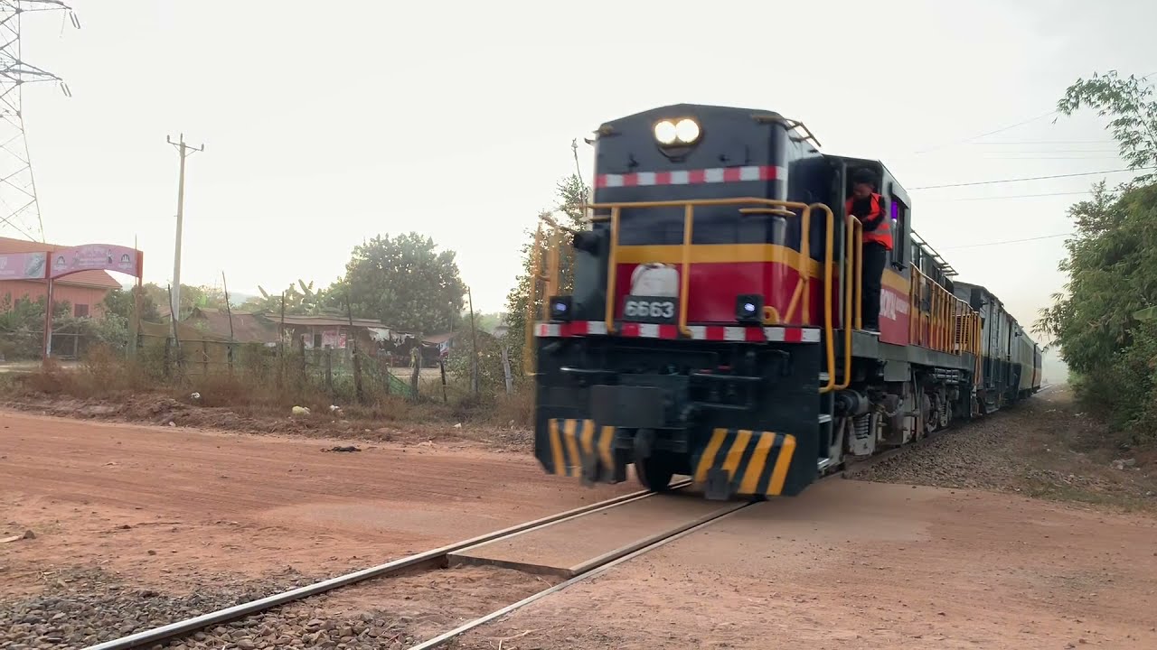 Royal Railway - រ៉ូយ៉ាល់ រេលវេ | Passenger Train of Royal Railway | រថភ្លើងដឹកអ្នកដំណើរ