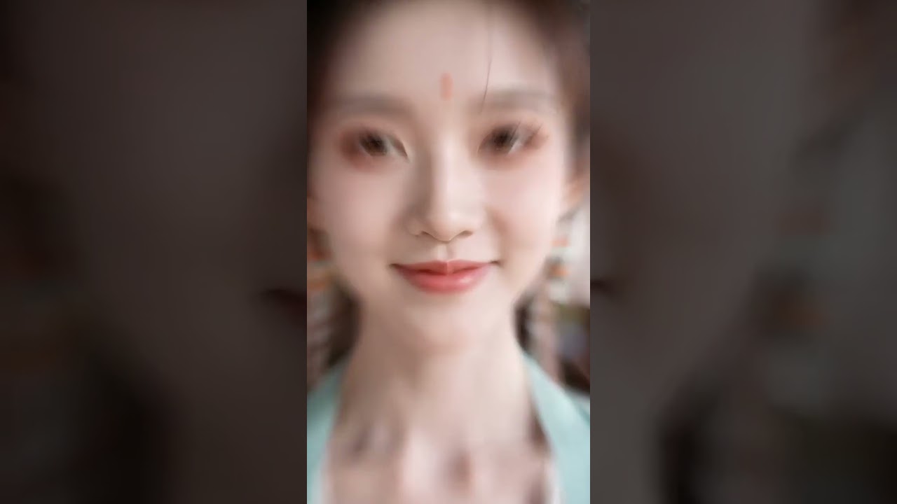 《我是皇帝钦点的毒妃》苏凝脂为替遭皇后指婚、被镇国公府柳惊尘虐杀的嫡姐复仇，设计与微服的皇帝相识相恋，谎称怀龙种后应下皇后指婚，嫁入镇国公府。她凭借皇帝所赐玉佩牵制柳惊尘...#田野漫剧