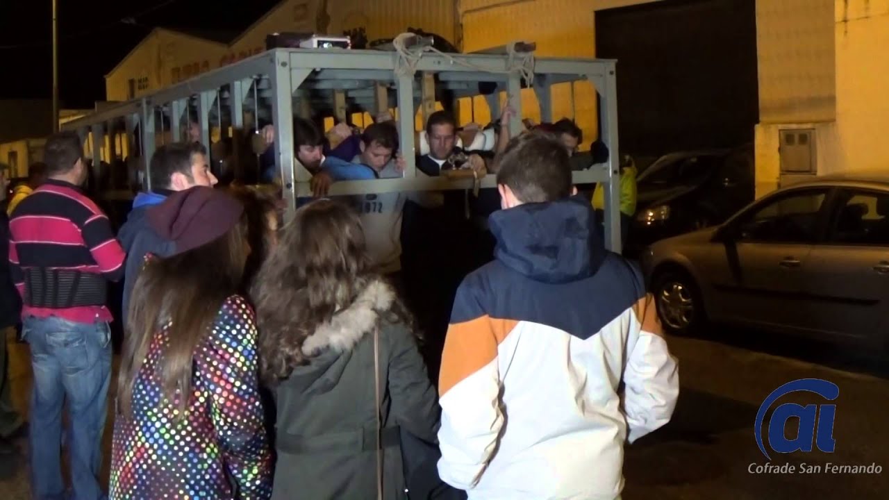 Ensayo de cargadores Hermandad de las Tres Caídas San Fernando 2015