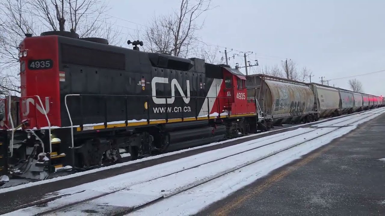 nice leader! cn 596 rolling through st lambert