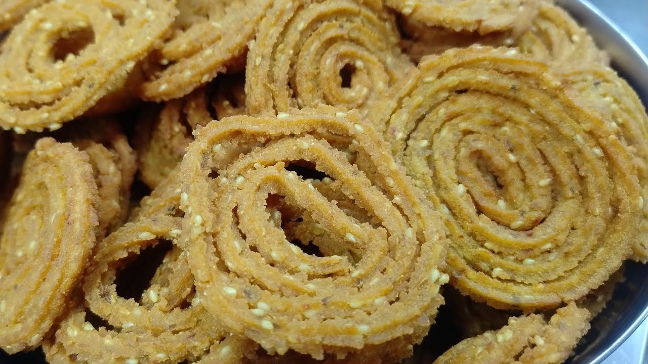 मकई के आटे की क्रिस्पी मसालेदार चटपटा चकली रेसिपी (Instant crispy corn chakli recipe)👌😋