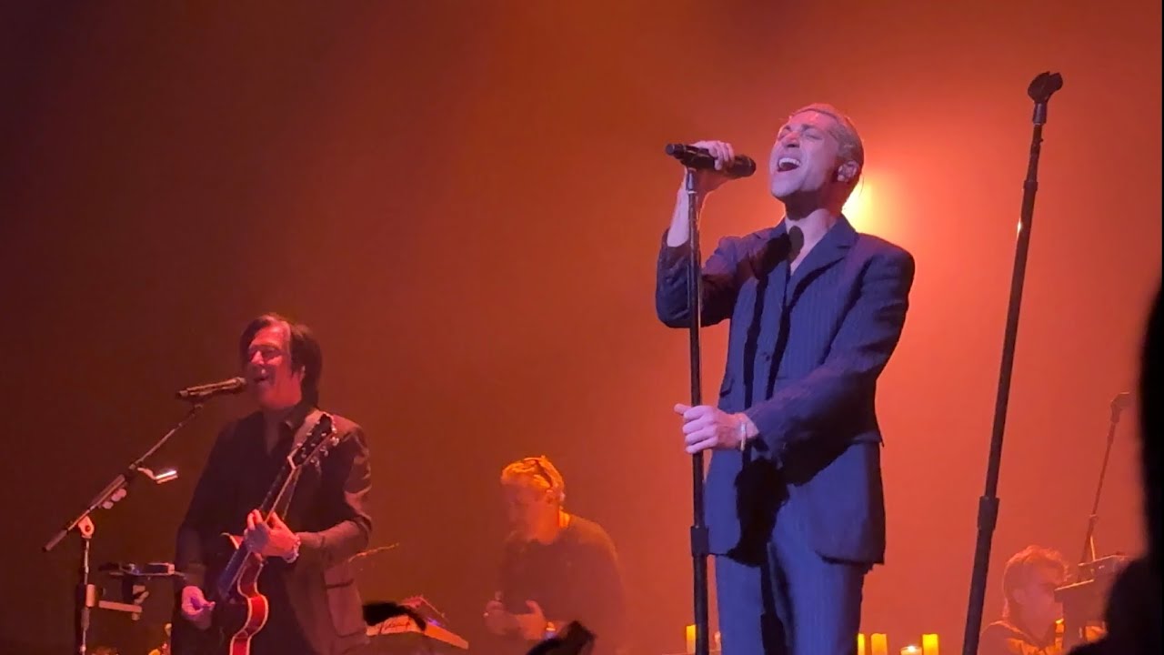 Queens of The Stone Age “Auto Pilot” Live @ The Catacombs Tour @ Chicago Theatre 10.02.25!