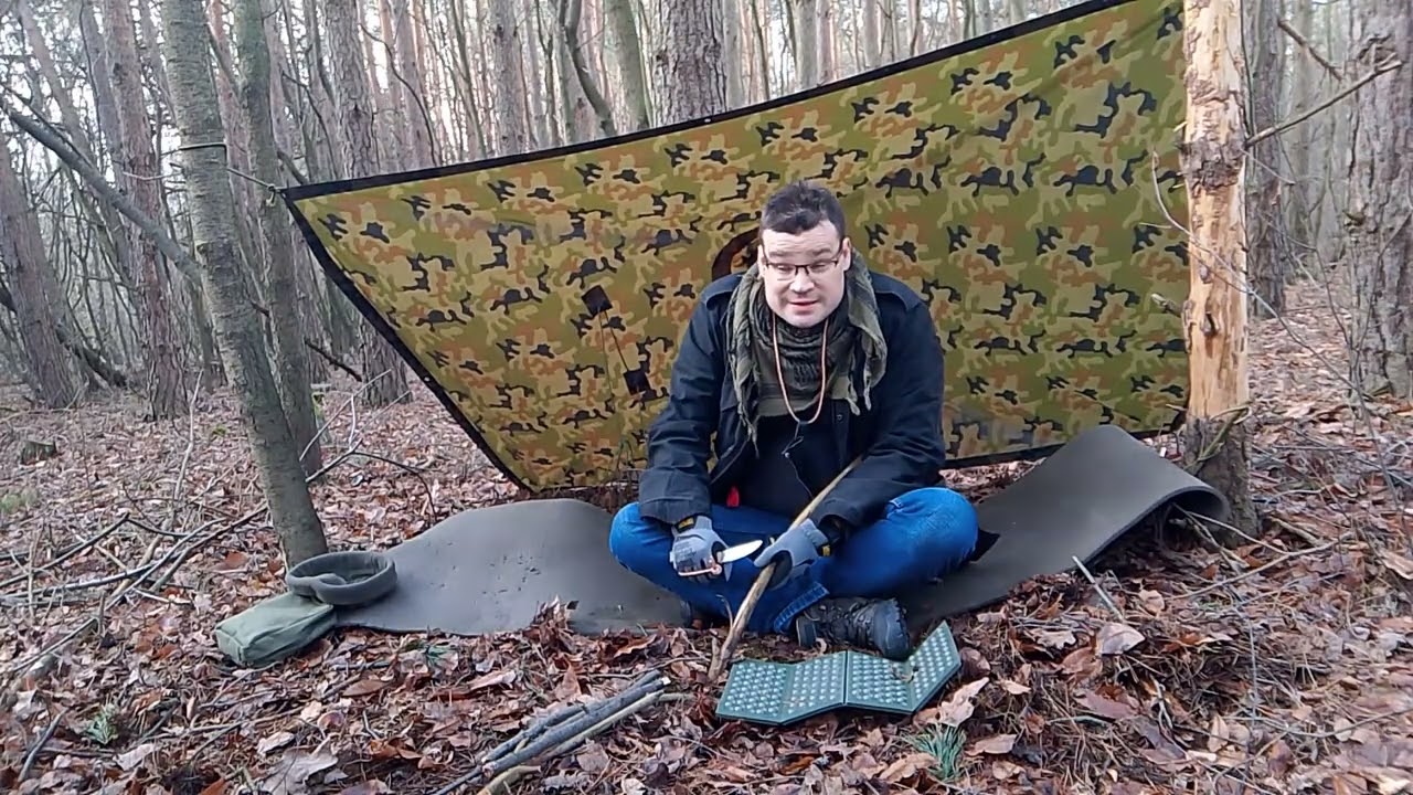 Praca nożem w terenie BHP Nóż to narzędzie Pukko bushcraft praca krzesiwem