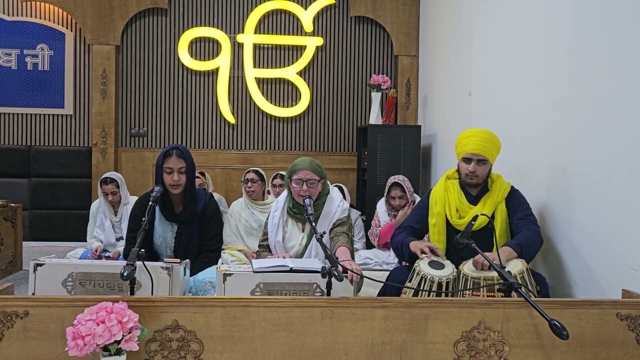 Bibi parminder kaur ji Khalsa kavita Na Udeeki Dadiye Asi Mud Ni Auna