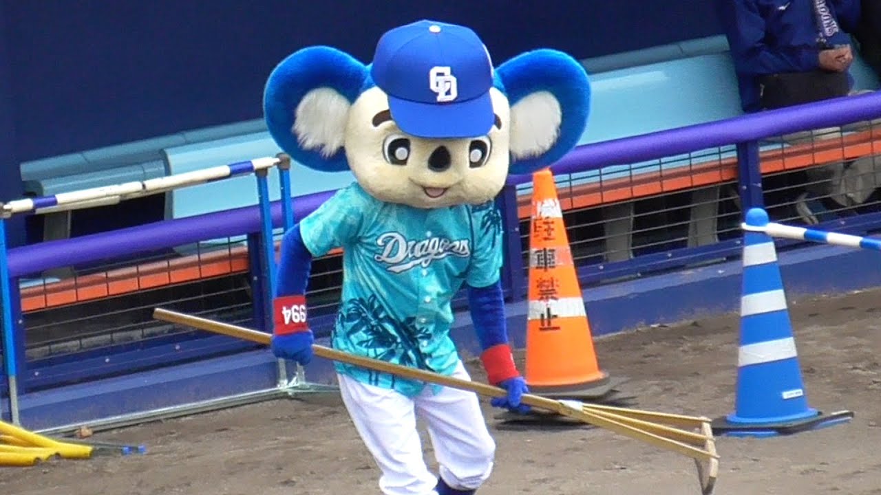 ドアラ　練習のお手伝いをする  でも腰が痛い　中日ドラゴンズ春季キャンプ　2026/02/07