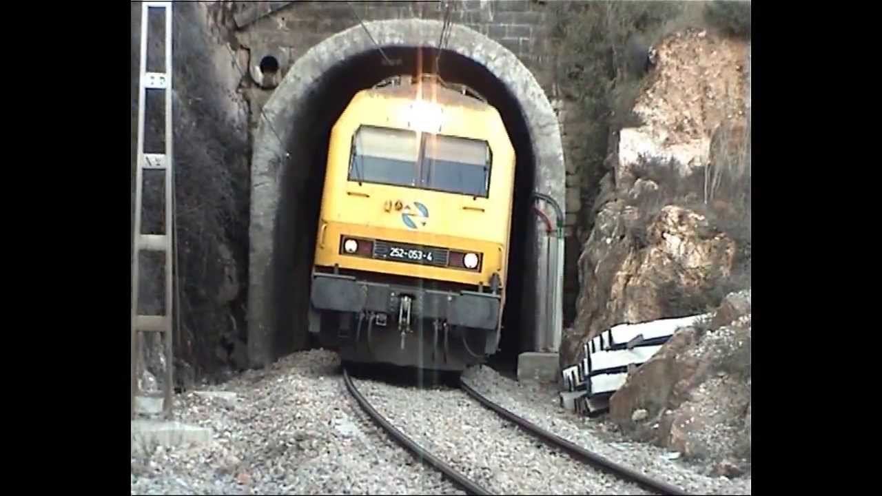 252.053 Taxi con Talgo III Finisterre