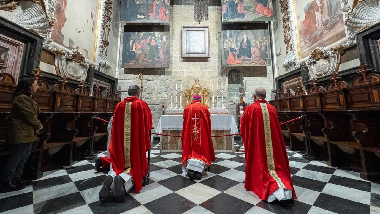 La Catedral de Valencia recibe la visita pastoral del Arzobispo