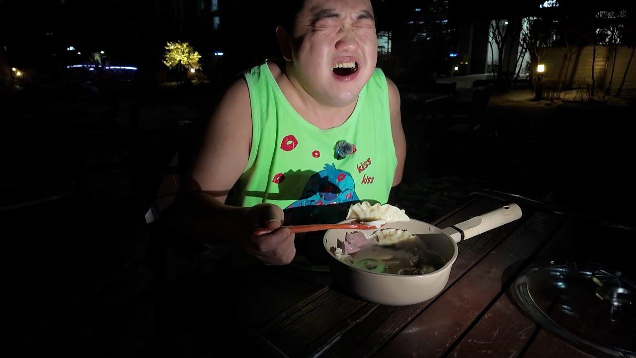 영하 -20도의 날씨에 밖에서 떡국 한 그릇 때렸습니다ㅋㅋㅋ