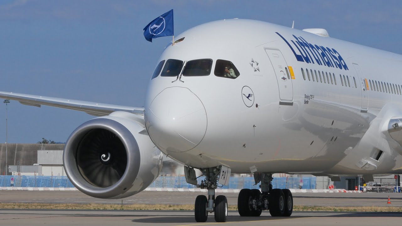 FIRST Lufthansa 787 arrives at Frankfurt Airport! | FLY-BY + CLOSEUPS