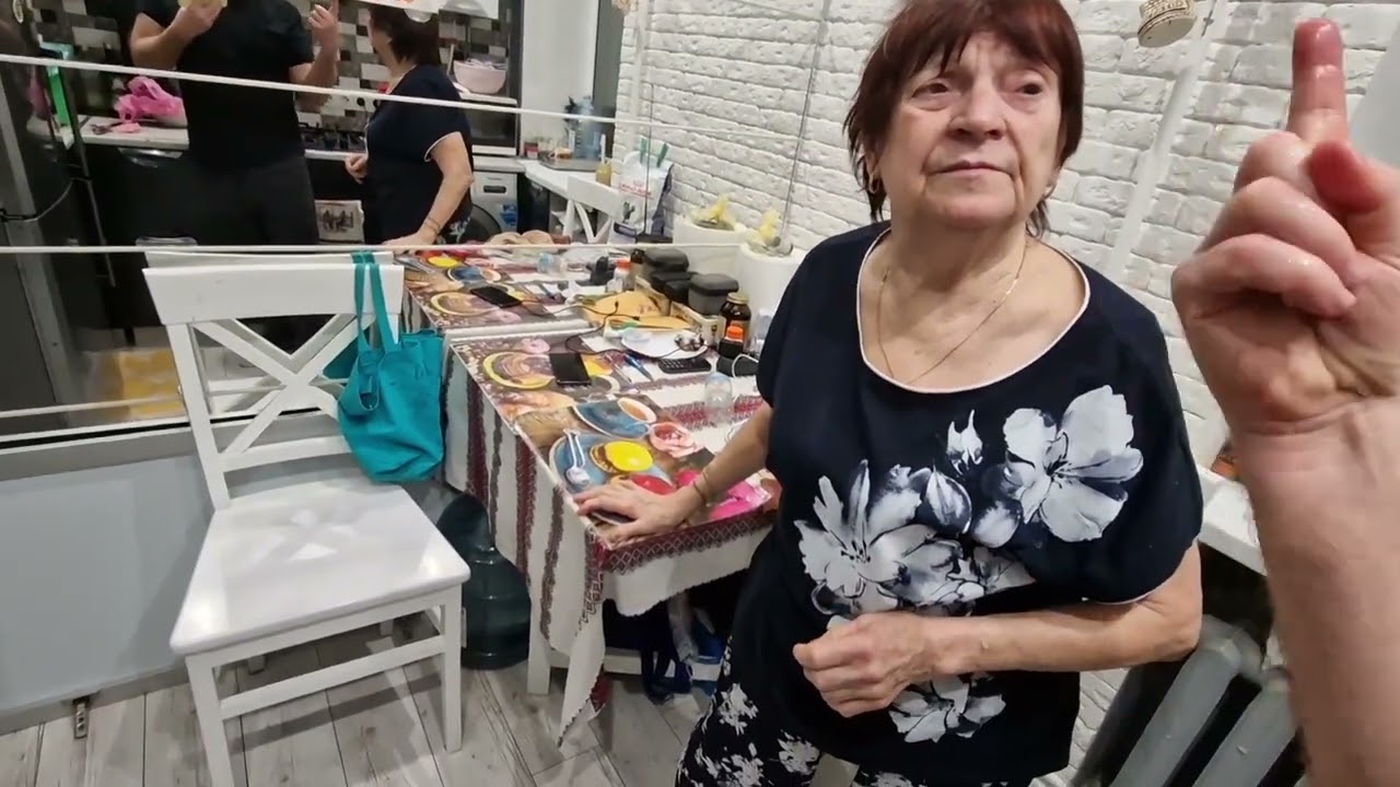 Надя вся на нервах и я с мамой тоже