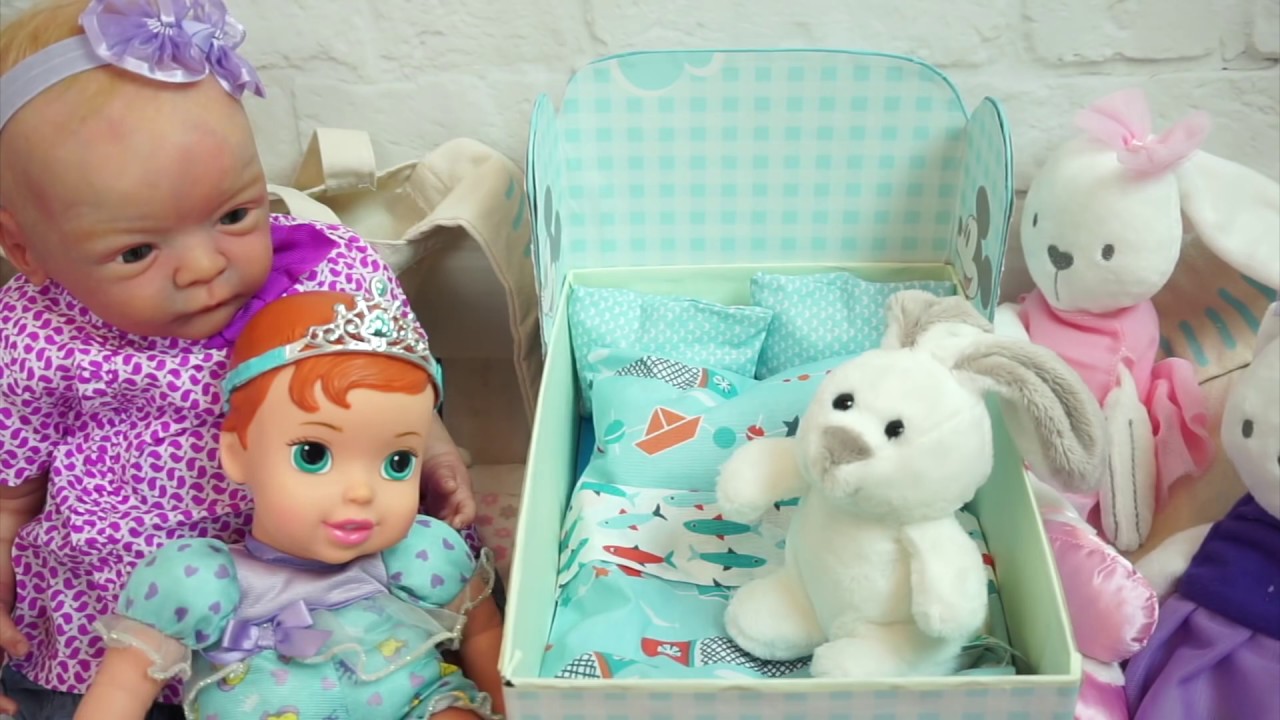 Lindea y la Bebé Ariel cuidan a Ben con playset Hello Kitty juguetes