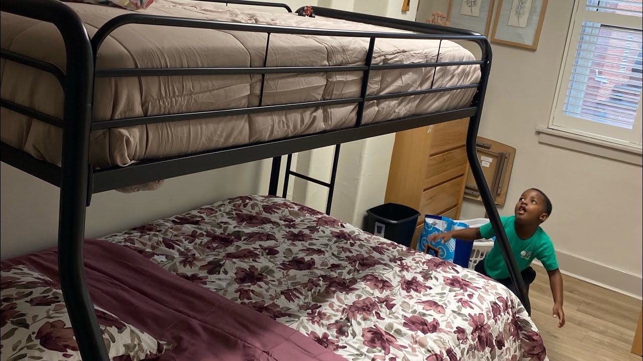 SINGLE MOM MOVING INTO A SHELTER !