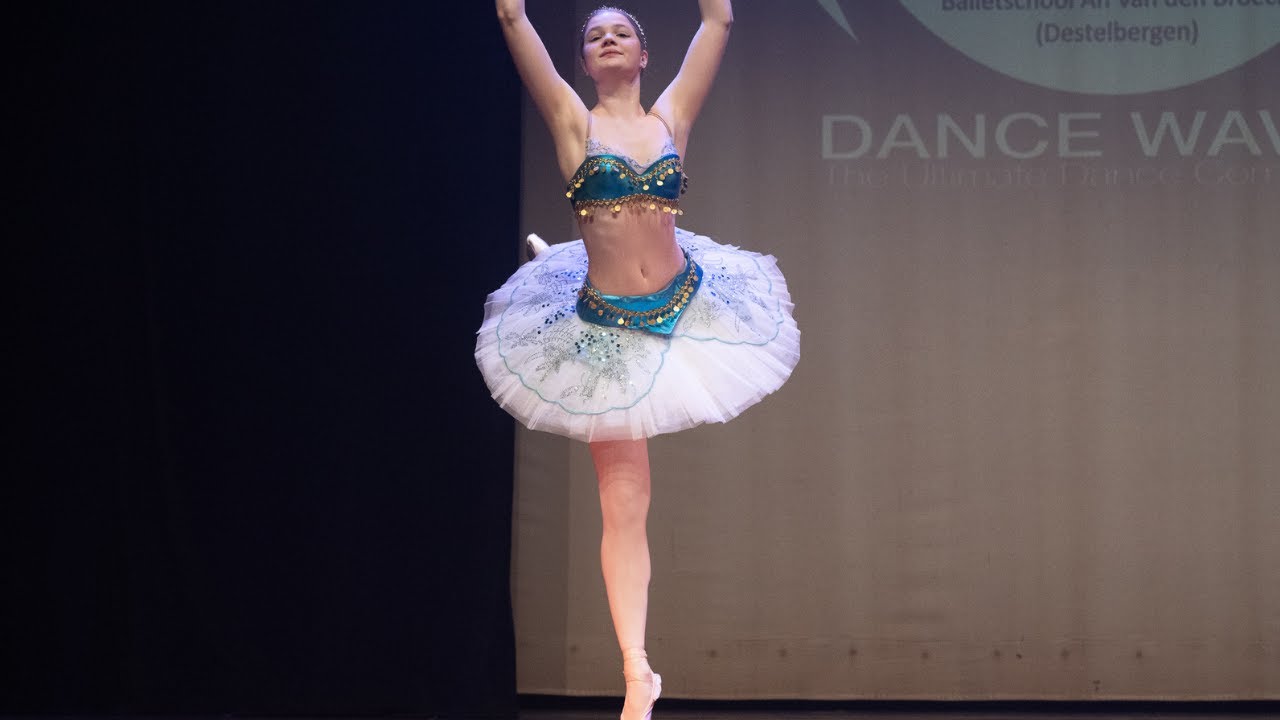24-25 Qualifier 40 BE - Roxanne Vanderbeke (balletschool An Van den Broeck)