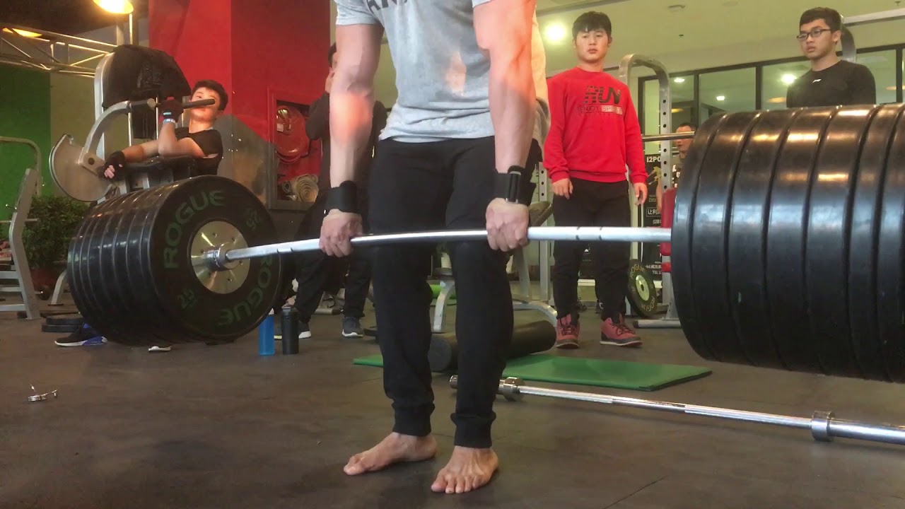 270kg Beltless Deadlift and then Blackout!