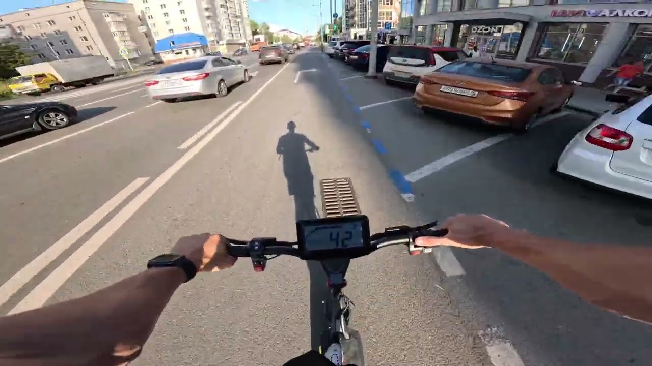 Электросамокат KUGOO G1 PRO Езда по городу. Максимальная скорость 81 км/ч