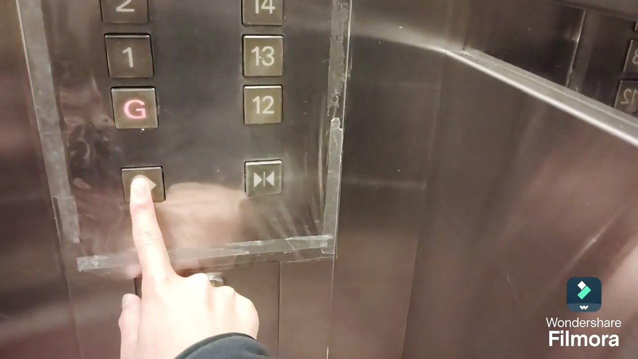 銅鑼灣崇光百貨三菱升降機