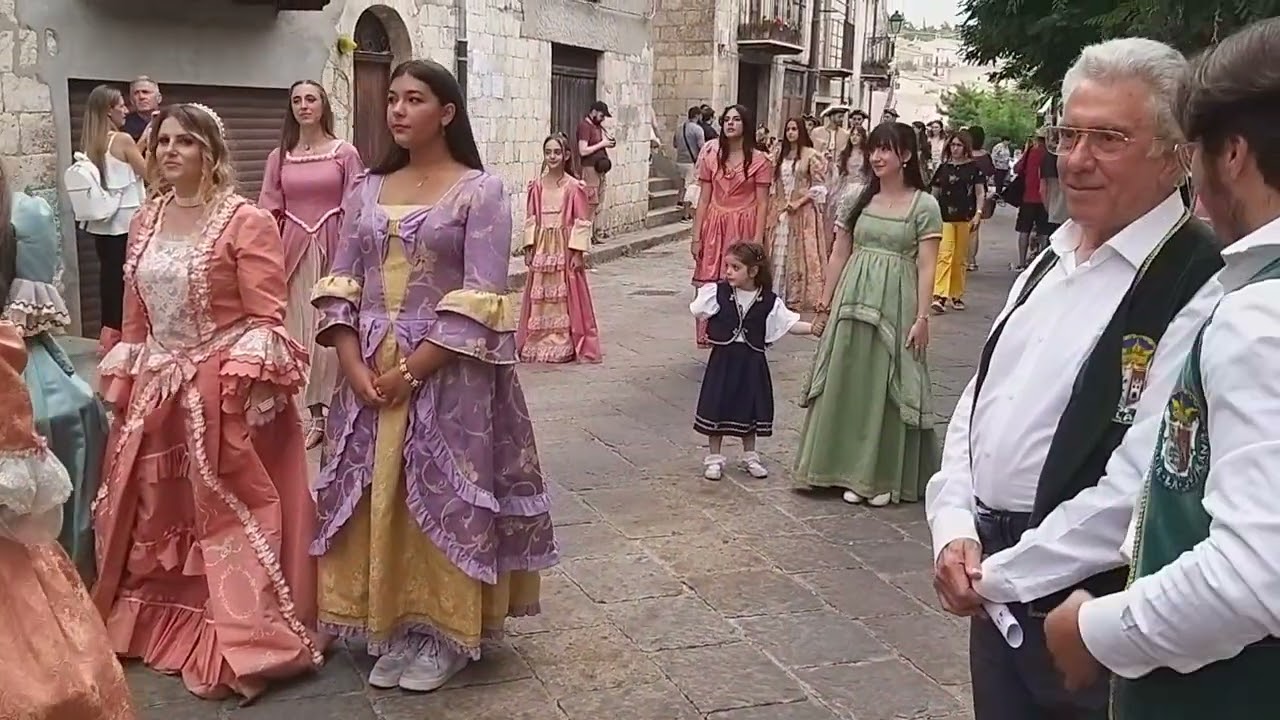 Ferragosto 2022 a Petralia Soprana, nelle Madonie, Sicilia, rievocazione in costumi d'epoca.