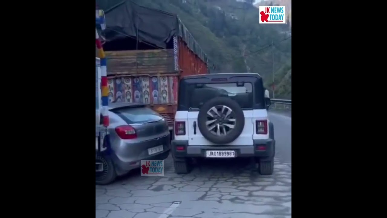 Traffic halted on Srinagar- Jammu highway, several vehicles stranded | JK News Today