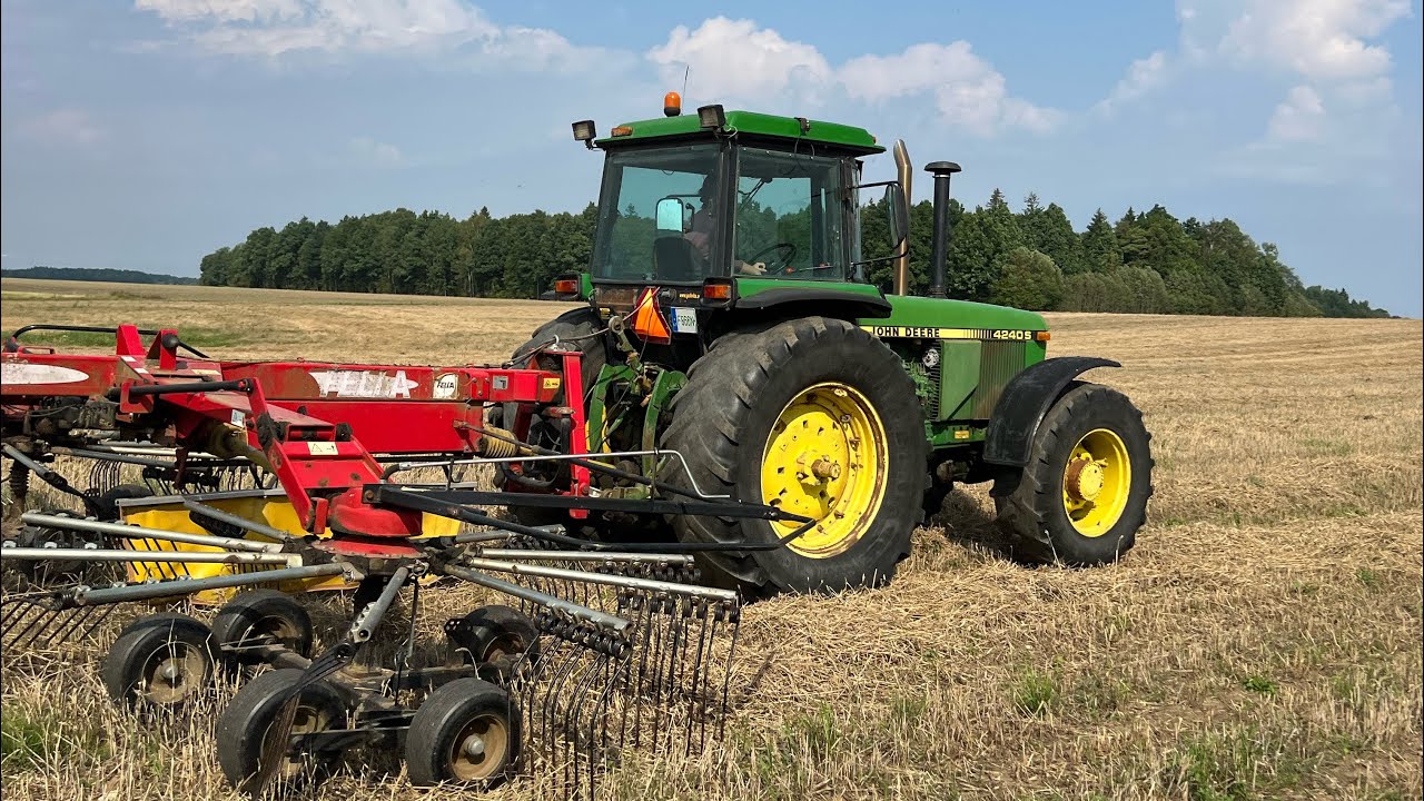Presuoju šiaudus su Fendt 716,o grėbiam su John Deer 4240s