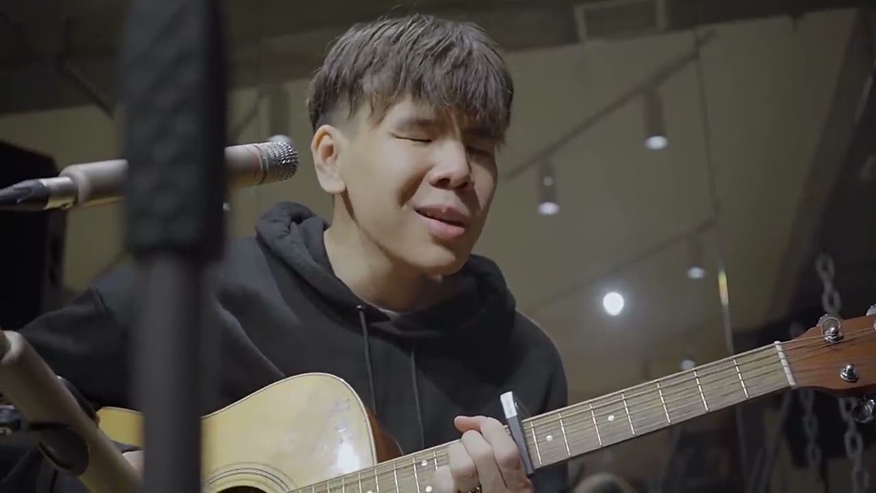 Chris Amorist- Cherry and Pie /Green Room Live/
