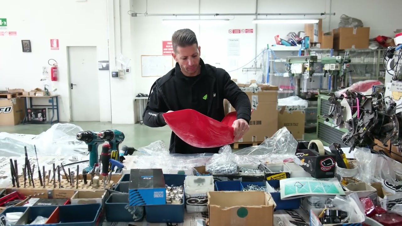 UFO Honda CRF 250R Clutch Cover Protector Red 2010-2017 Motocross Enduro AC02400