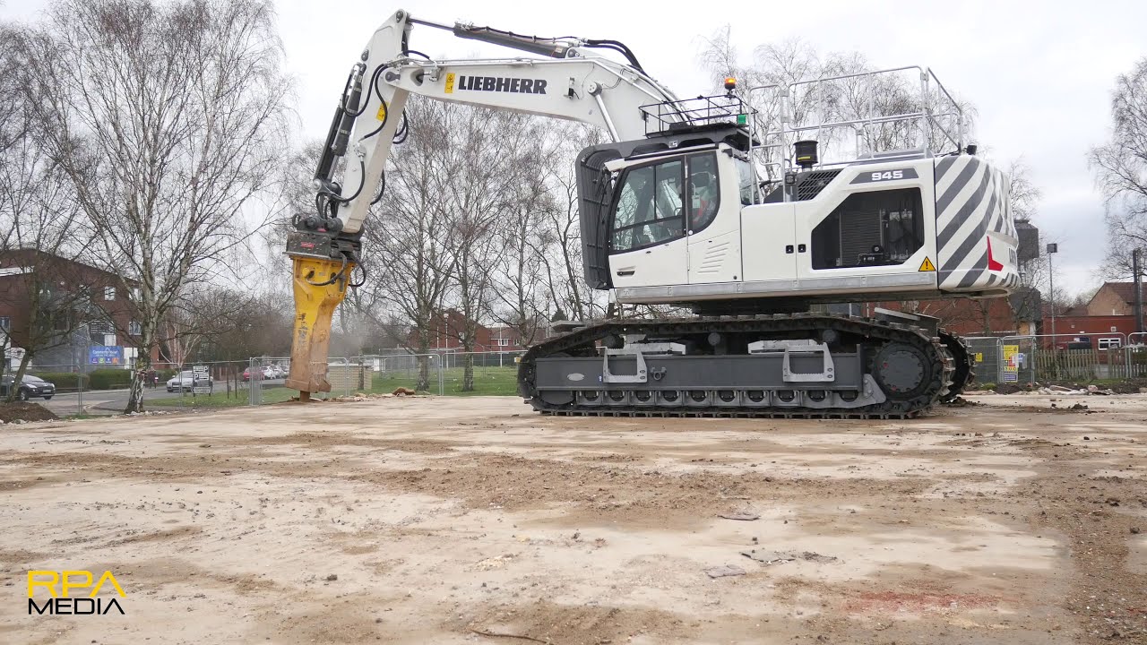 LIEBHERR R945 with Epiroc hammer breaking concrete.