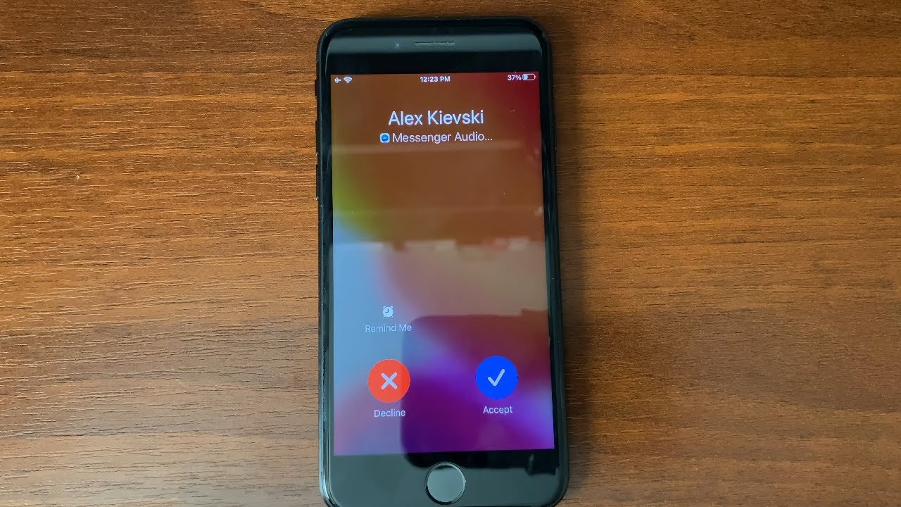 Facebook Messenger Incoming Call on iPhone 7