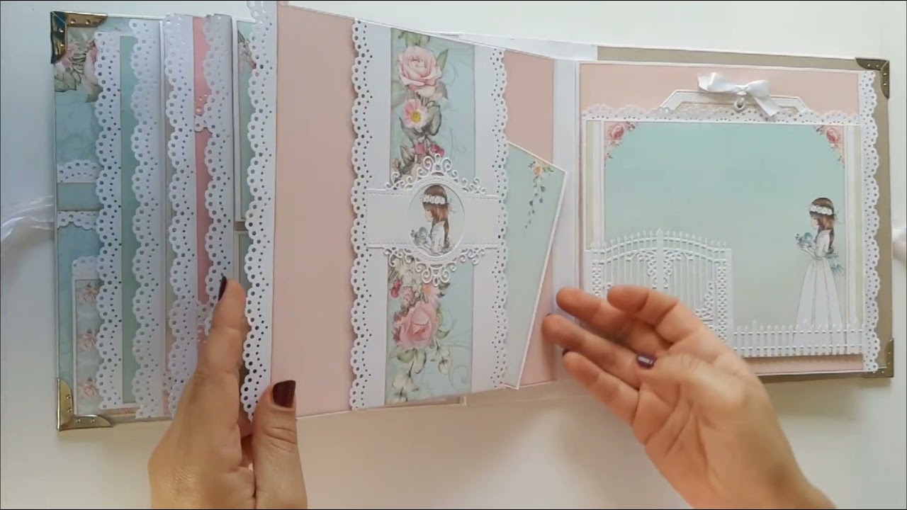 Álbum  de comunión  hecho con la colección  de Dayka